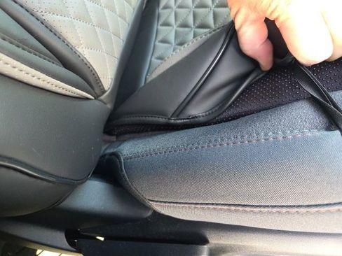 Used 2025 Ford Explorer Active image 12