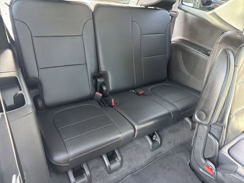 Used 2018 Chevrolet Traverse LT image 12