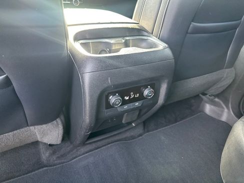 Used 2024 Chevrolet Traverse LT FWD image 30