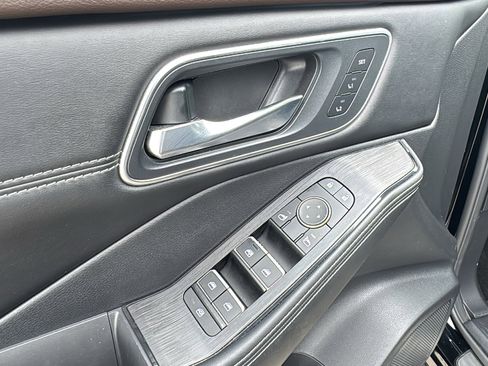 Used 2022 Nissan Rogue Platinum w/ Head-Up Display Package image 13