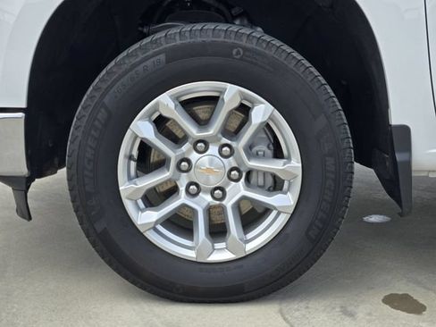 Used 2025 Chevrolet Silverado 1500 LT w/ Safety Package AWD/4WD image 11