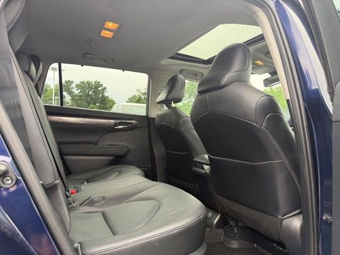 Used 2021 Toyota Highlander Limited AWD/4WD image 12