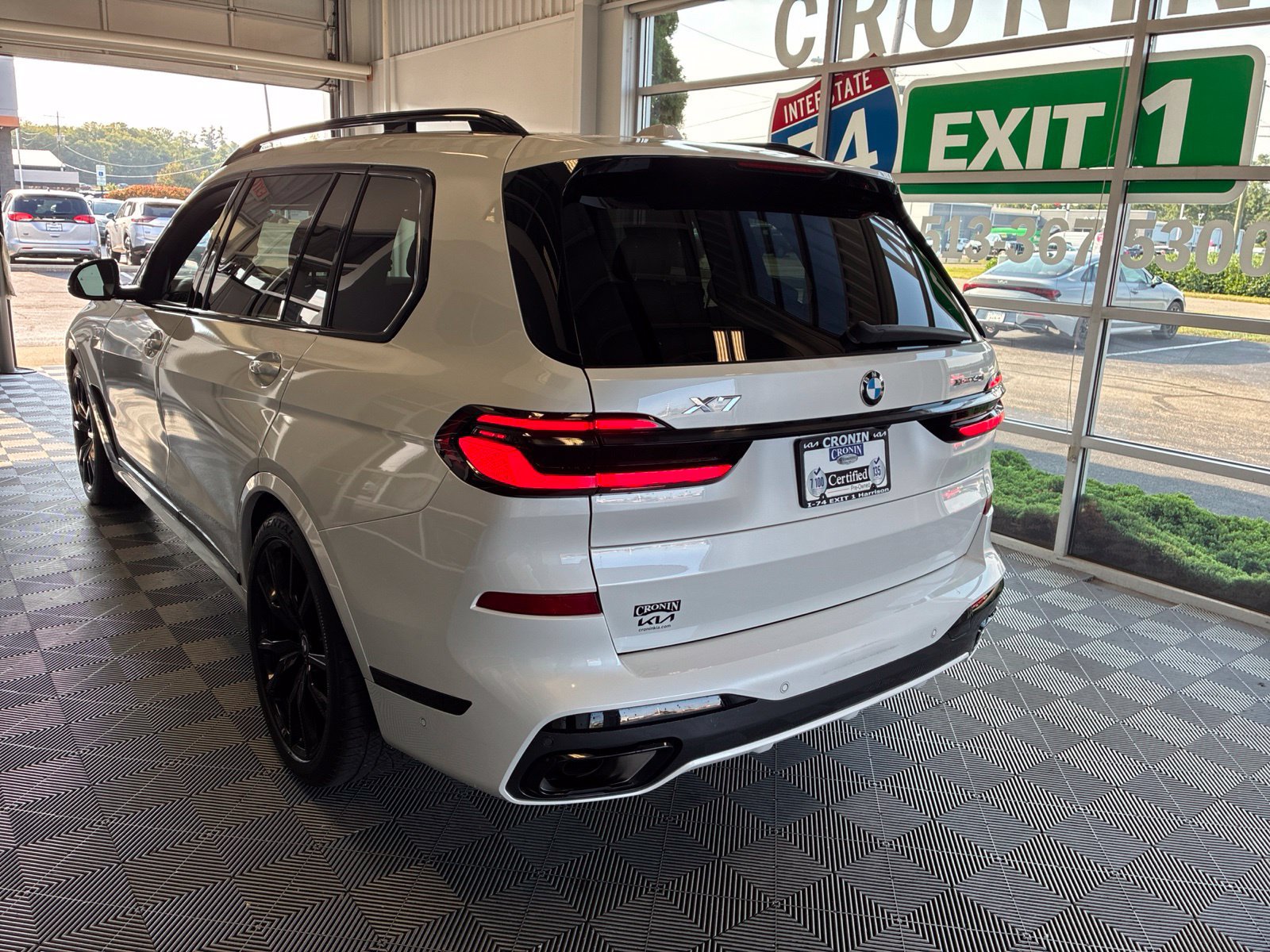 Used 2024 BMW X7 xDrive40i w/ Executive Package AWD/4WD image 4