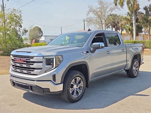 New 2026 GMC Sierra 1500 SLE image 2
