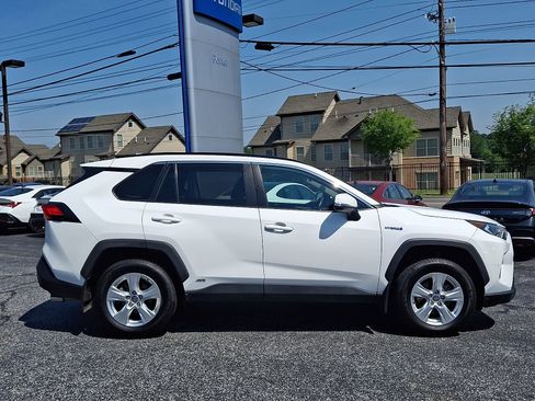 Used 2021 Toyota RAV4 XLE w/ Convenience Package AWD/4WD image 7