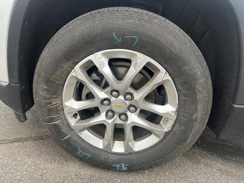 Used 2019 Chevrolet Traverse LT image 11