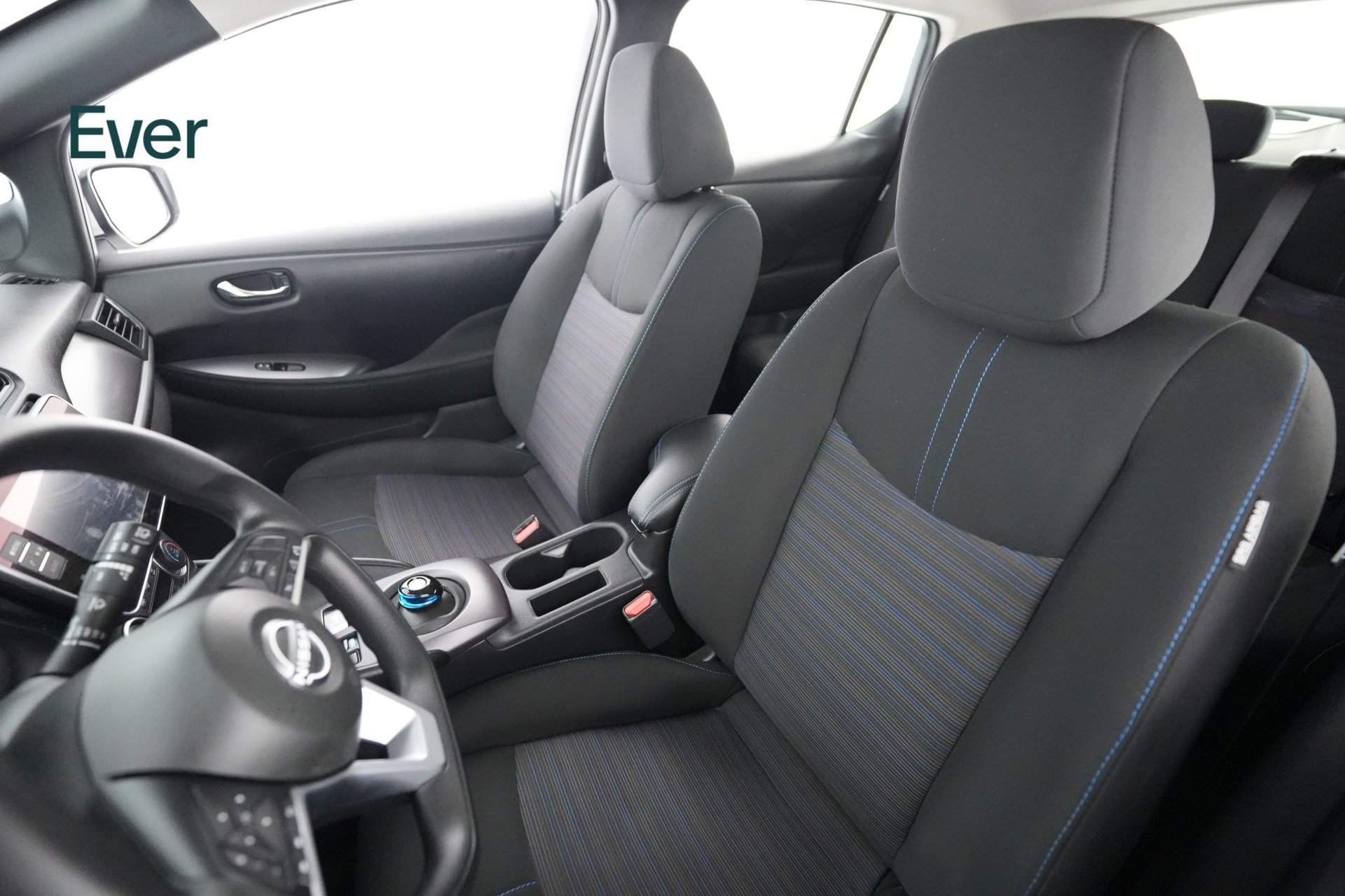 Used 2025 Nissan Leaf S FWD image 4