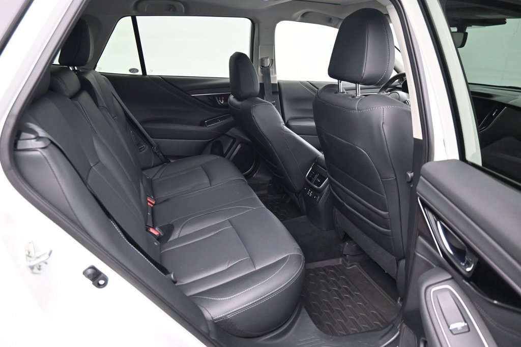Used 2025 Subaru Outback Limited AWD/4WD image 13