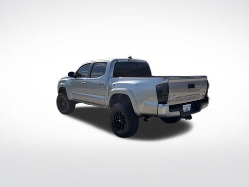 Used 2022 Toyota Tacoma SR5 w/ Technology Package AWD/4WD image 5