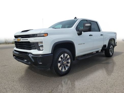Used 2024 Chevrolet Silverado 2500 Custom w/ Custom Value Package AWD/4WD image 2