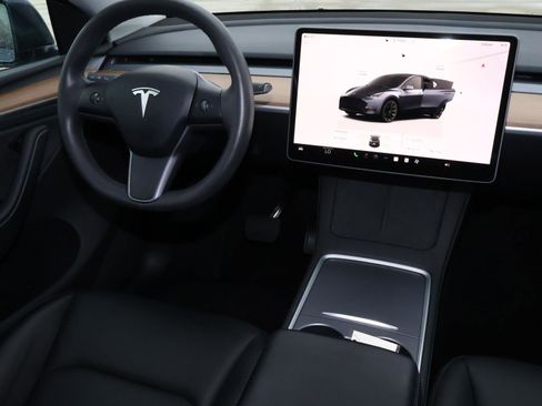 Used 2023 Tesla Model Y Long Range image 10