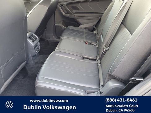 Certified 2024 Volkswagen Tiguan SE image 10
