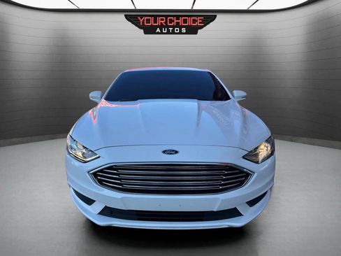 Used 2017 Ford Fusion SE w/ Fusion SE Technology Package image 8