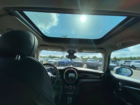 Used 2021 MINI Cooper 2-Door Hardtop FWD image 23