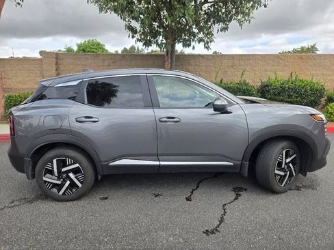 Used 2025 Nissan Kicks SV image 8
