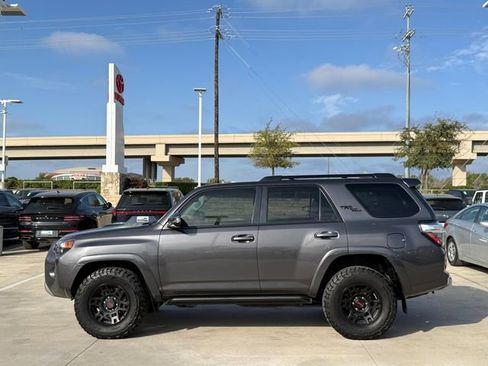 Used 2022 Toyota 4Runner TRD Off-Road Premium image 8