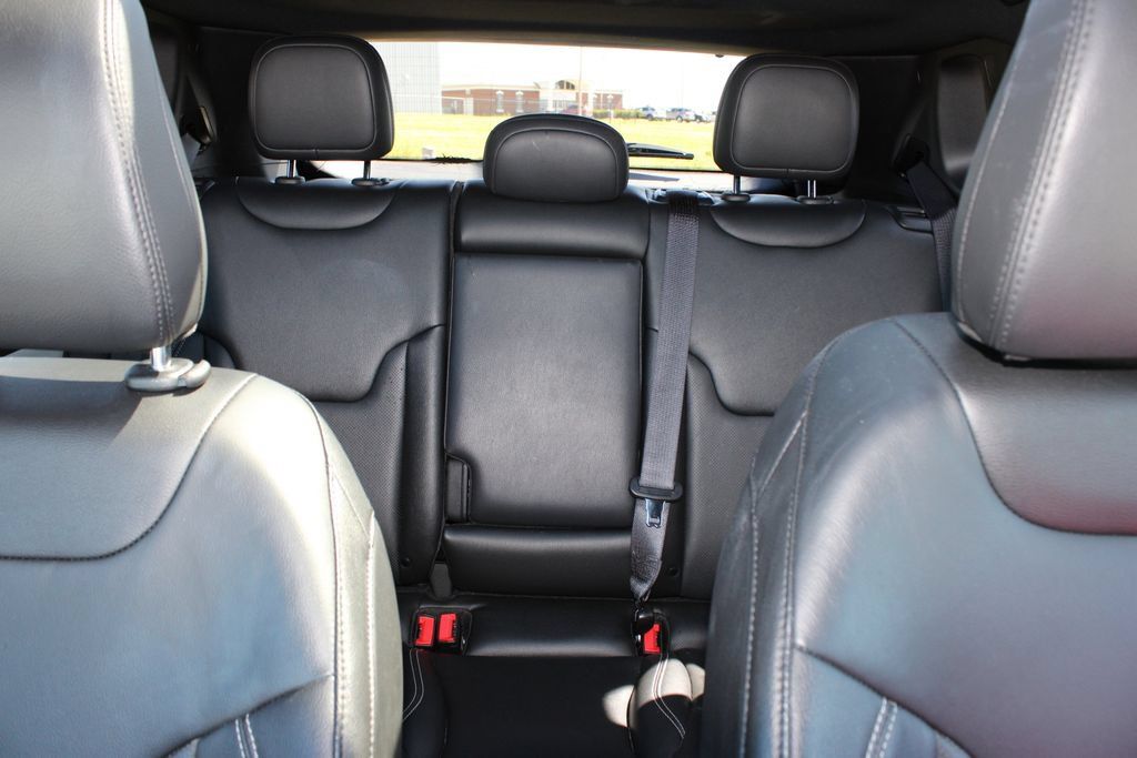 Used 2025 Jeep Compass Limited w/ Elite Group AWD/4WD image 12
