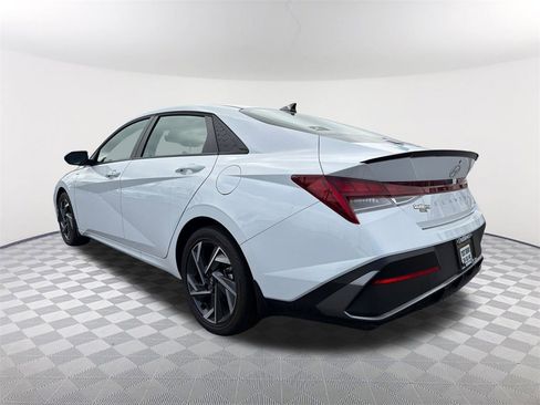 Certified 2025 Hyundai Elantra SEL image 7