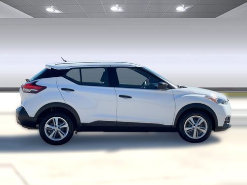 Used 2020 Nissan Kicks S image 8