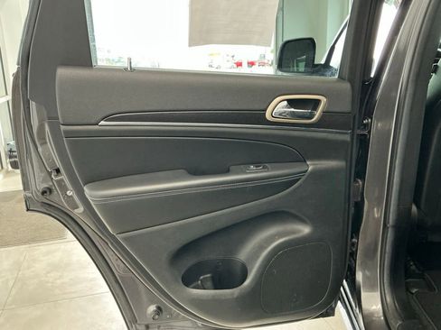 Used 2014 Jeep Grand Cherokee Limited w/ Trailer Tow Group IV AWD/4WD image 12