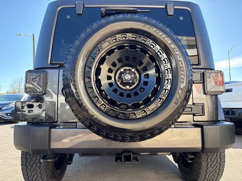 Used 2018 Jeep Wrangler Unlimited Sahara w/ Dual Top Group image 5