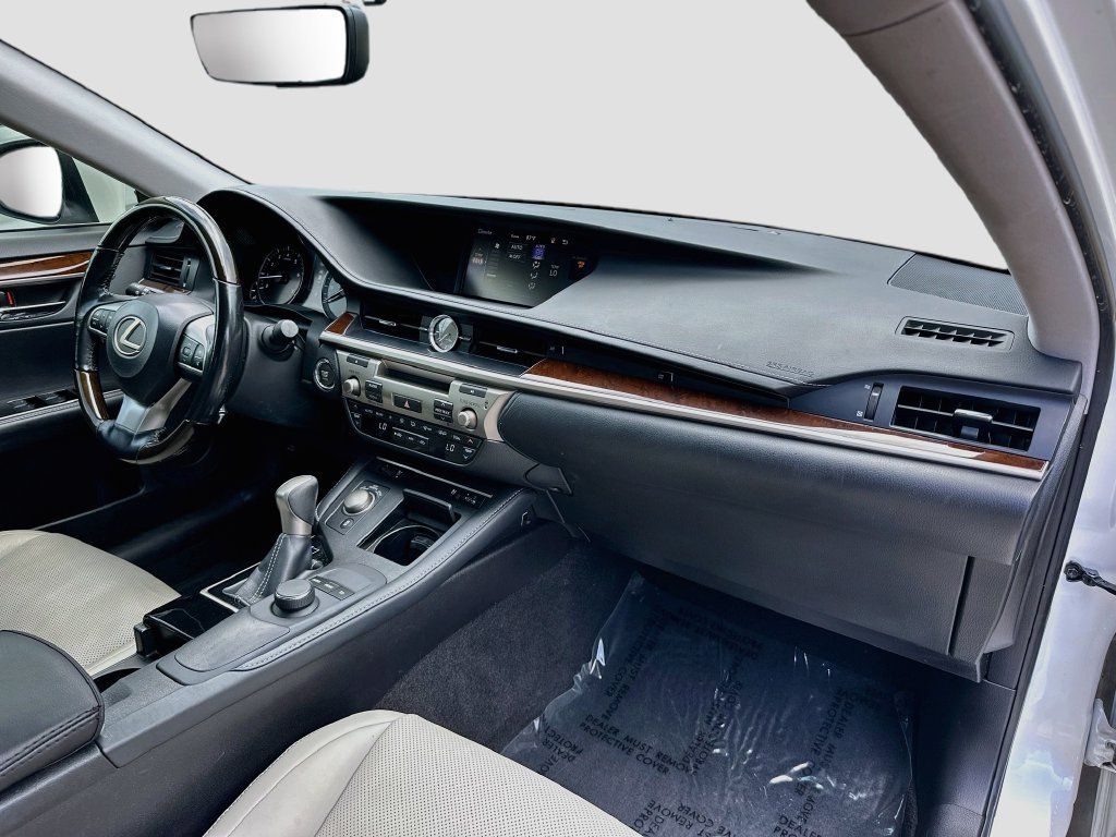 Used 2016 Lexus ES 350 w/ Premium Package w/Wood Trim FWD image 30