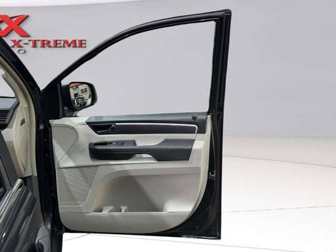 Used 2012 Volkswagen Routan S image 43