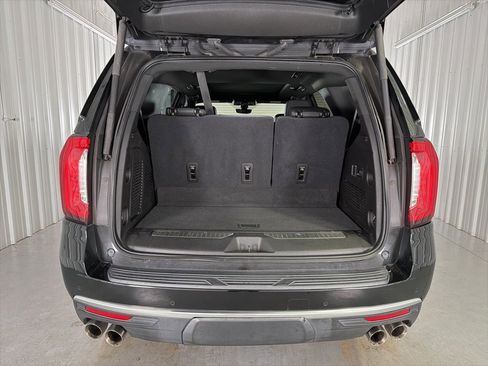 Used 2021 GMC Yukon Denali w/ Denali Premium Package image 8