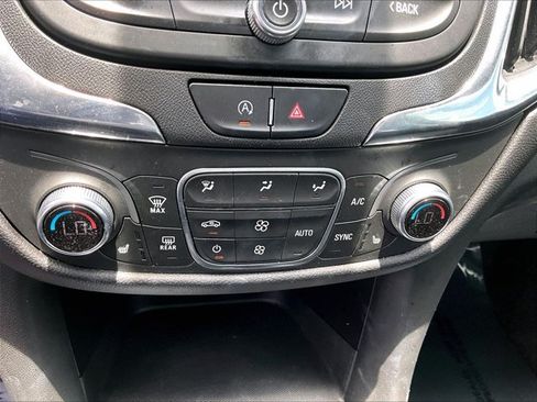 Used 2022 Chevrolet Equinox LT FWD image 23