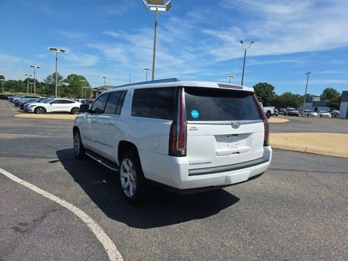 Used 2018 Cadillac Escalade ESV Premium Luxury RWD image 5
