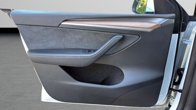 Used 2024 Tesla Model Y Long Range RWD image 11