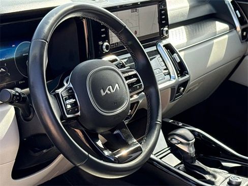 Used 2023 Kia Sorento SX image 19