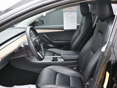 Used 2023 Tesla Model 3 Standard Range image 17