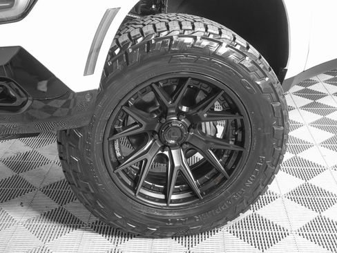 Used 2026 GMC Yukon AT4 image 33