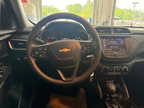 Used 2023 Chevrolet TrailBlazer LS FWD image 20