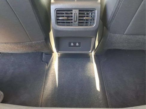 Used 2024 Nissan Rogue SV FWD image 12