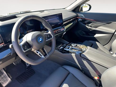 New 2026 BMW 550e xDrive image 13