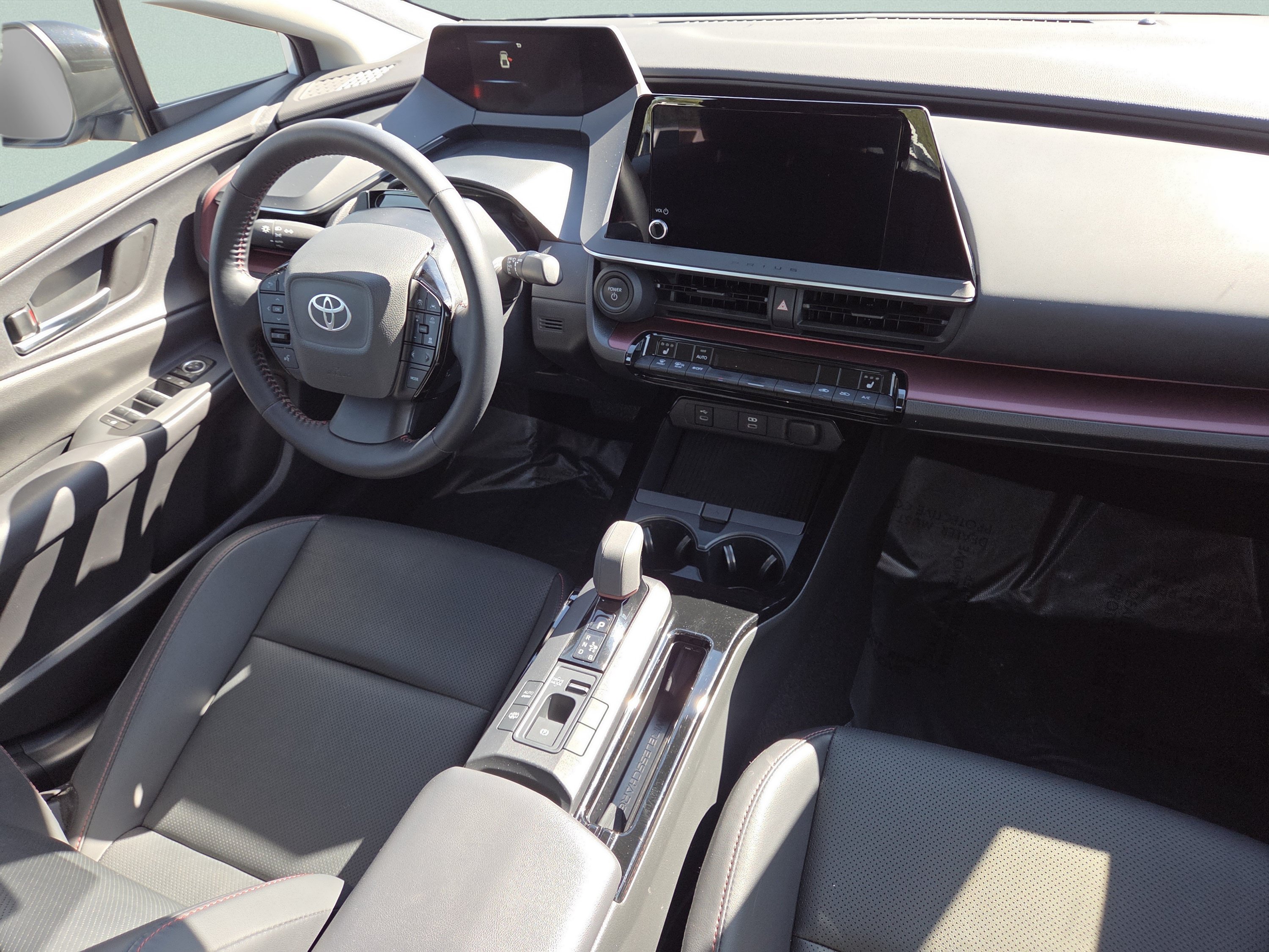 Certified 2026 Toyota Prius Plug-In Hybrid FWD image 29