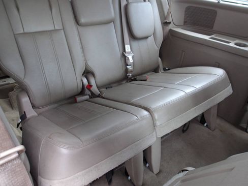 Used 2014 Chrysler Town & Country Touring-L w/ Trailer Tow Group FWD image 24