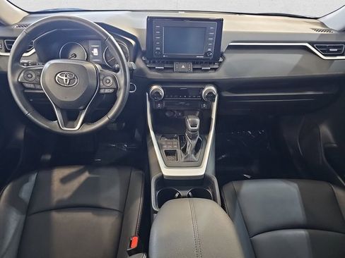 Used 2021 Toyota RAV4 XLE Premium image 9