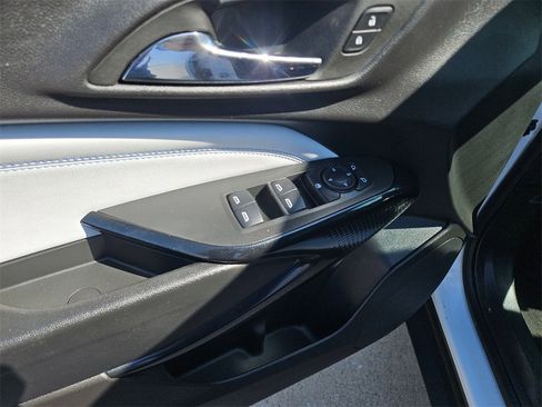 Used 2025 Chevrolet Trax LT w/ LT Convenience Package image 15