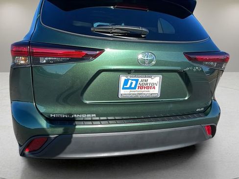 Used 2025 Toyota Highlander XLE image 12