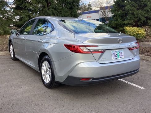 Used 2025 Toyota Camry LE w/ Convenience Package image 9