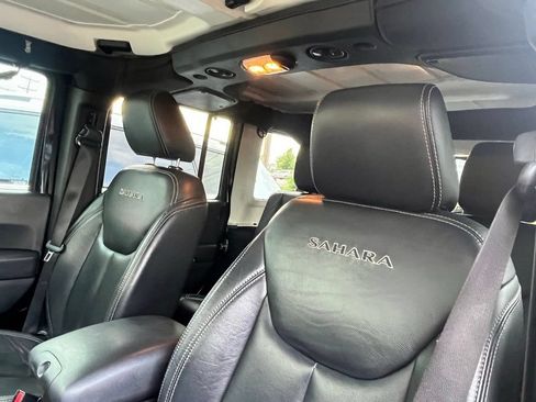 Used 2016 Jeep Wrangler Unlimited Sahara w/ Connectivity Group AWD/4WD image 6