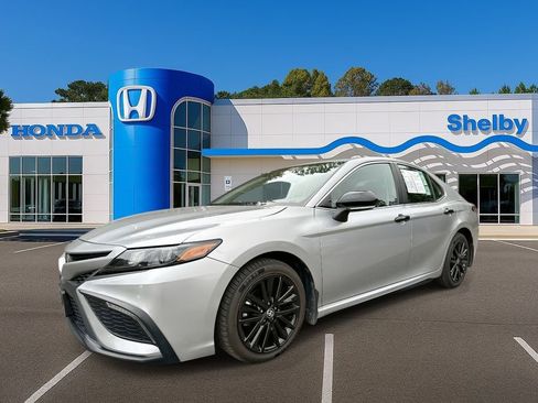 Used 2024 Toyota Camry SE image 4