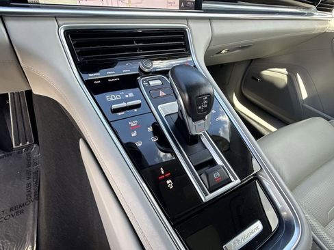 Used 2018 Porsche Panamera 4S image 23