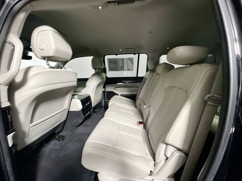 Used 2022 Jeep Wagoneer Series III w/ Convenience Group I image 27