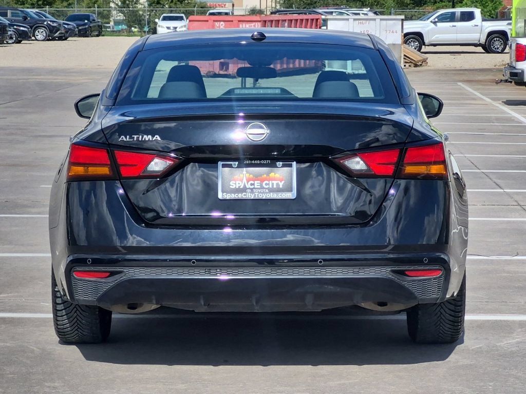 Used 2025 Nissan Altima 2.5 SV FWD image 5