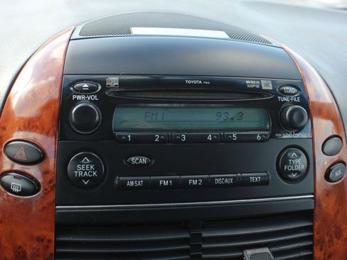 Used 2006 Toyota Sienna XLE image 18