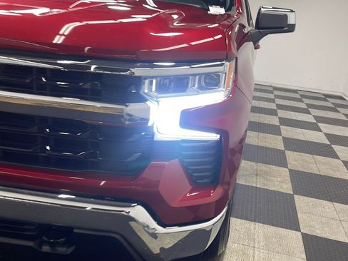Used 2023 Chevrolet Silverado 1500 LT w/ Convenience Package II AWD/4WD image 25